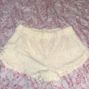 Highwaisted lace short shorts